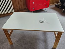 Kindertisch mit Stuhl