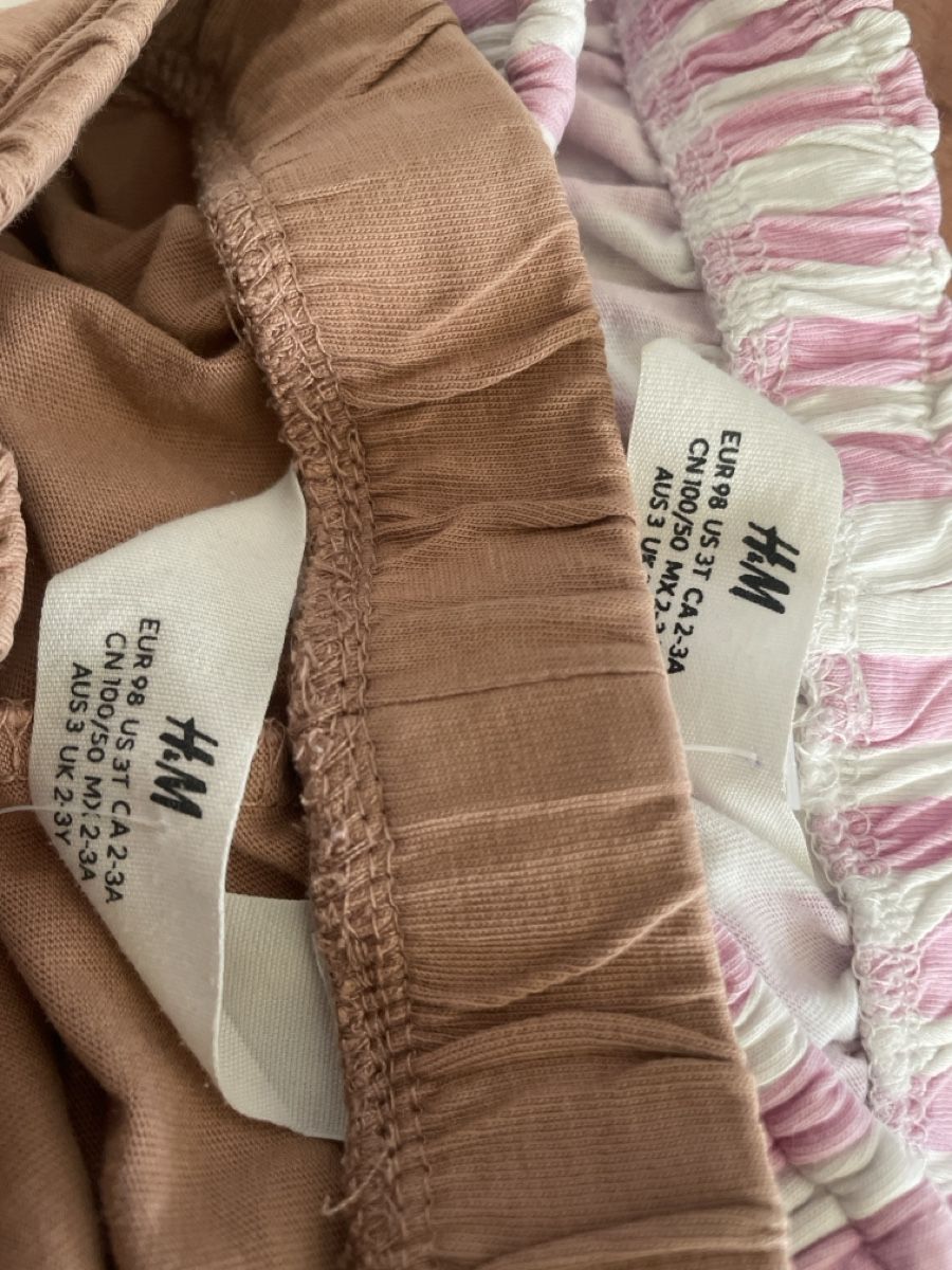 H&M Pantaloni: 2 H&M Shorts Gr. 98 Braun/Rosa gestreift  – Nuovo (secondo la descrizione) da Obergerlafingen venduto da cabo4 2