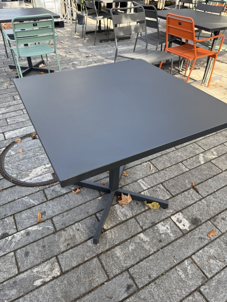 Tische: Gartentisch 8 stk – Gebraucht aus Lyss von Nach-Bar