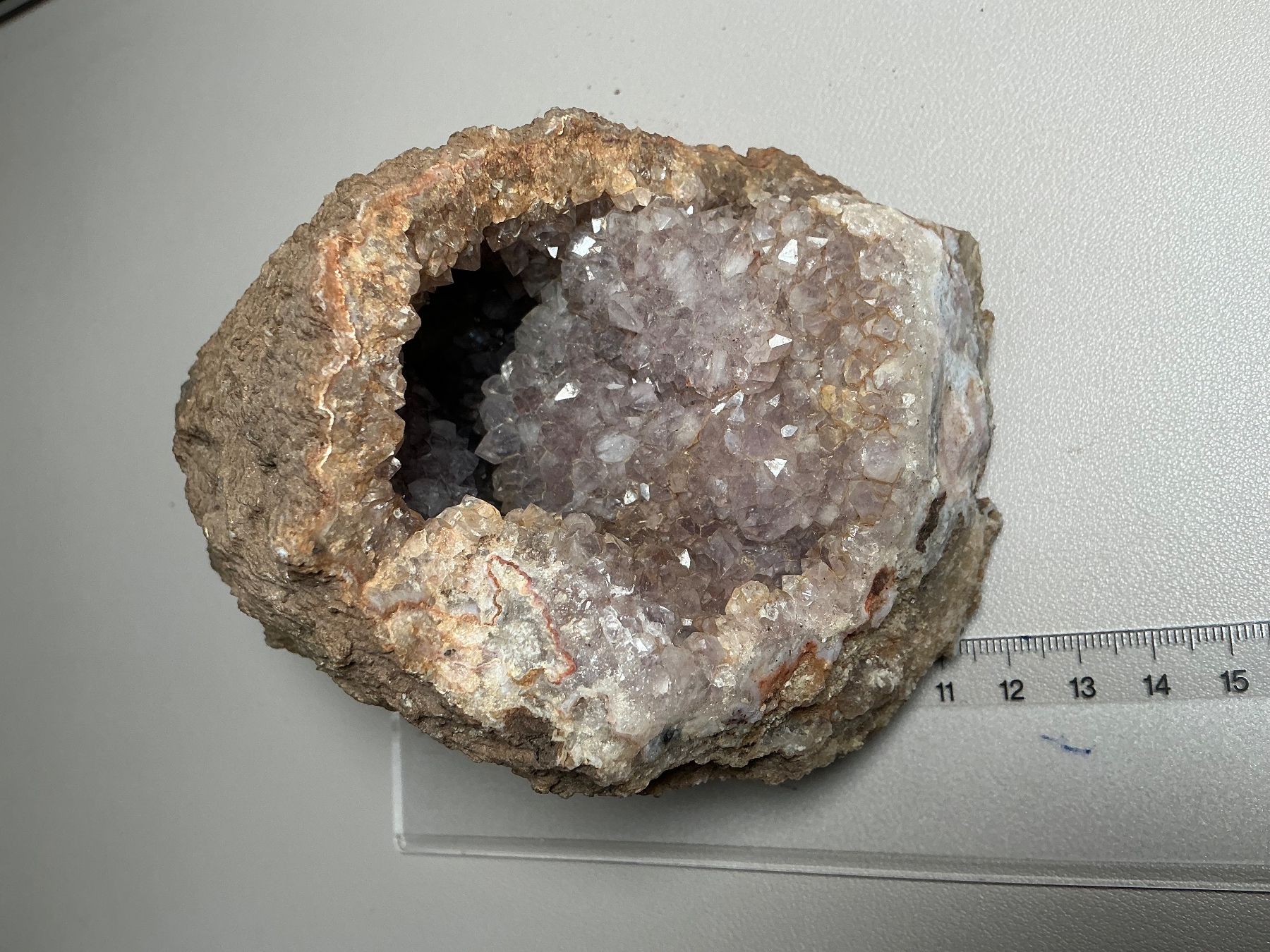 Minerali & Pietre curative: Amethyst Geode – Usato da St-Prex venduto da Columbiajim