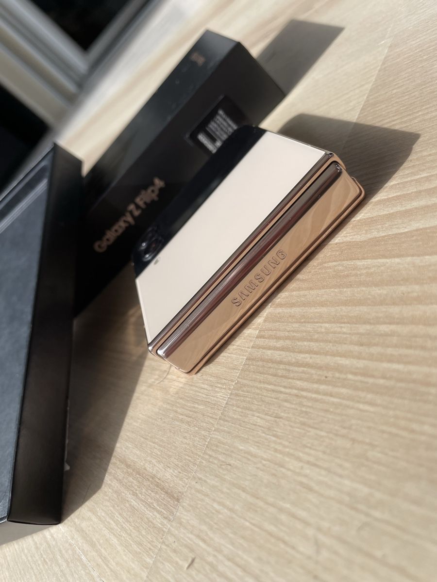 Samsung Handys / Smartphones: Samsung Galaxy Z Flip4 – Gebraucht aus Rottenschwil von yve_8rbj 4