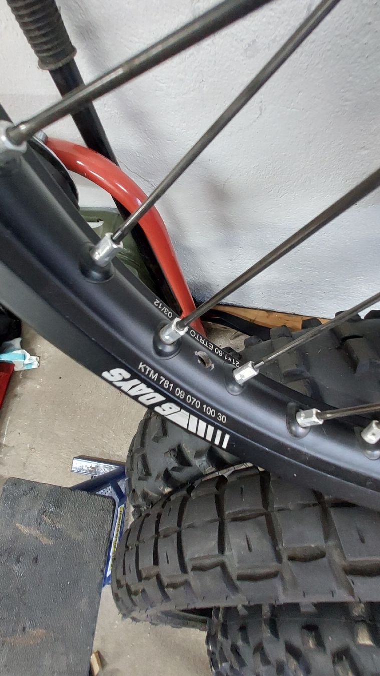 KTM Tutti i ricambio per moto: KTM exc 6days Vorderrad  – Usato da OberEmbrach venduto da Bramble 3
