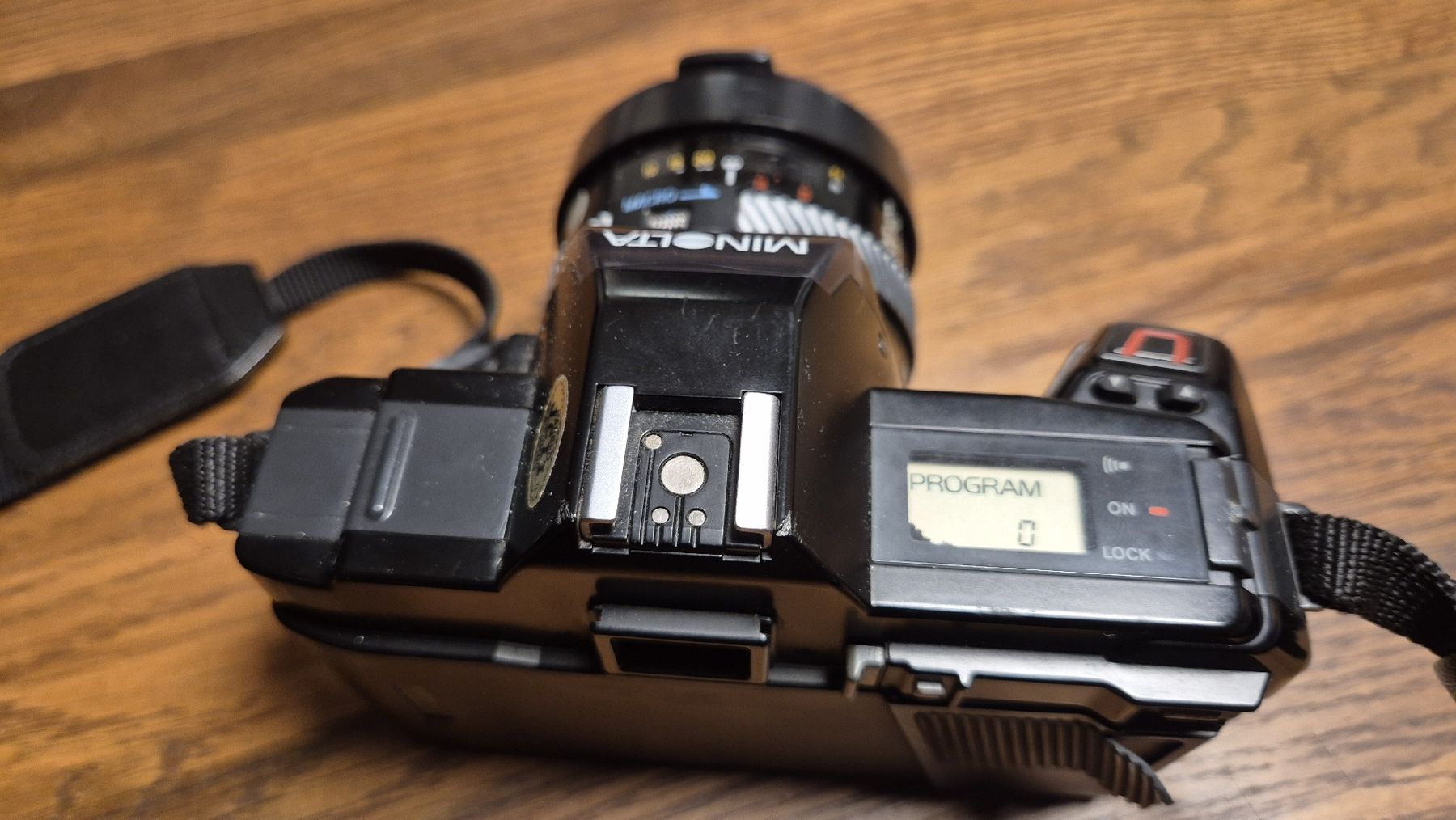 Minolta Fotocamera: Minolta 5000 AF Spiegelreflexkamera mit Zoomobjektiv & Blitz – Usato da Dällikon venduto da Deitsho 4