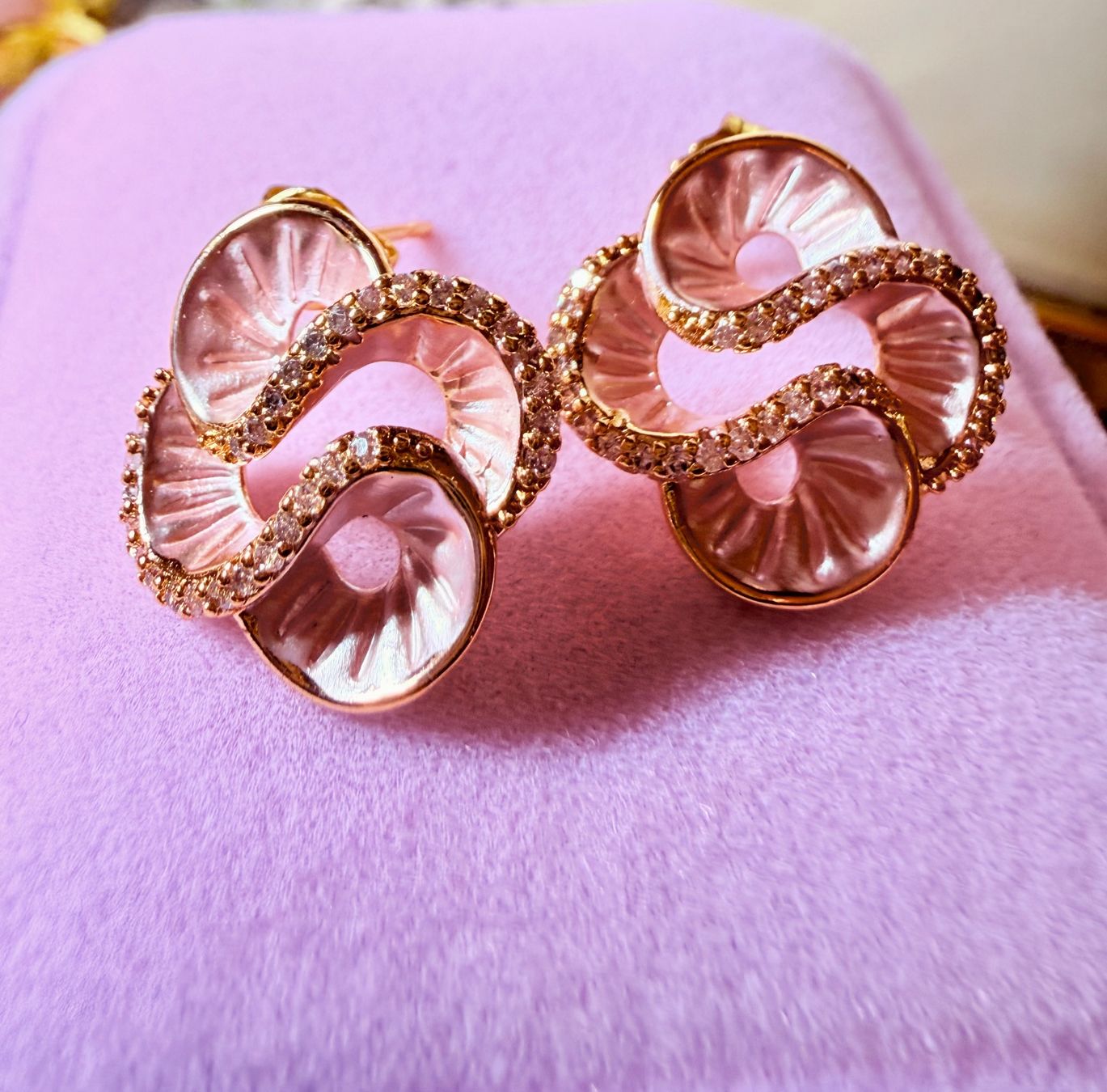 Orecchini pendenti & Orecchini a lobo: Boucles d'oreilles Trèfle Nacré rose – Nuovo e nell'imballaggio originale da St-Maurice venduto da Sandrinette123 2