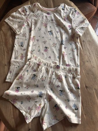 Tolles Pyjama Gr. 128, Neu