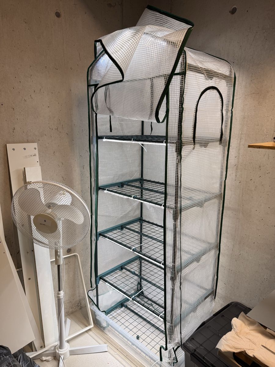 Altro: Greenhouse with Lights for microgreens or seedlings – Nuovo (secondo la descrizione) da Mellingen venduto da Sebbak