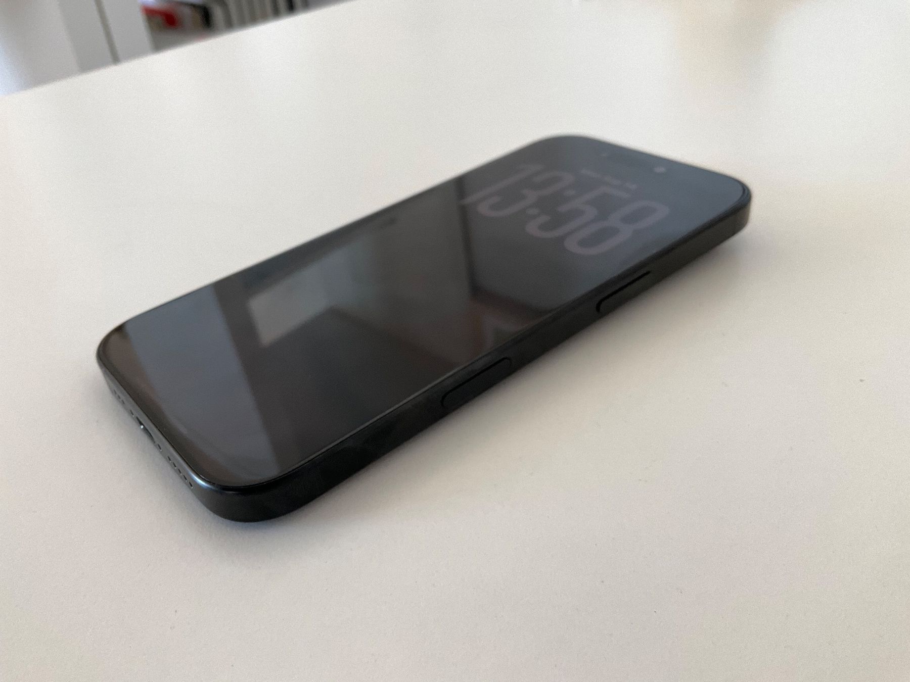 Apple Telefoni cellulari / Smartphones: iPhone 16 Pro 1TB - Titan Schwarz – Usato da Reinach BL venduto da holmberjo 2