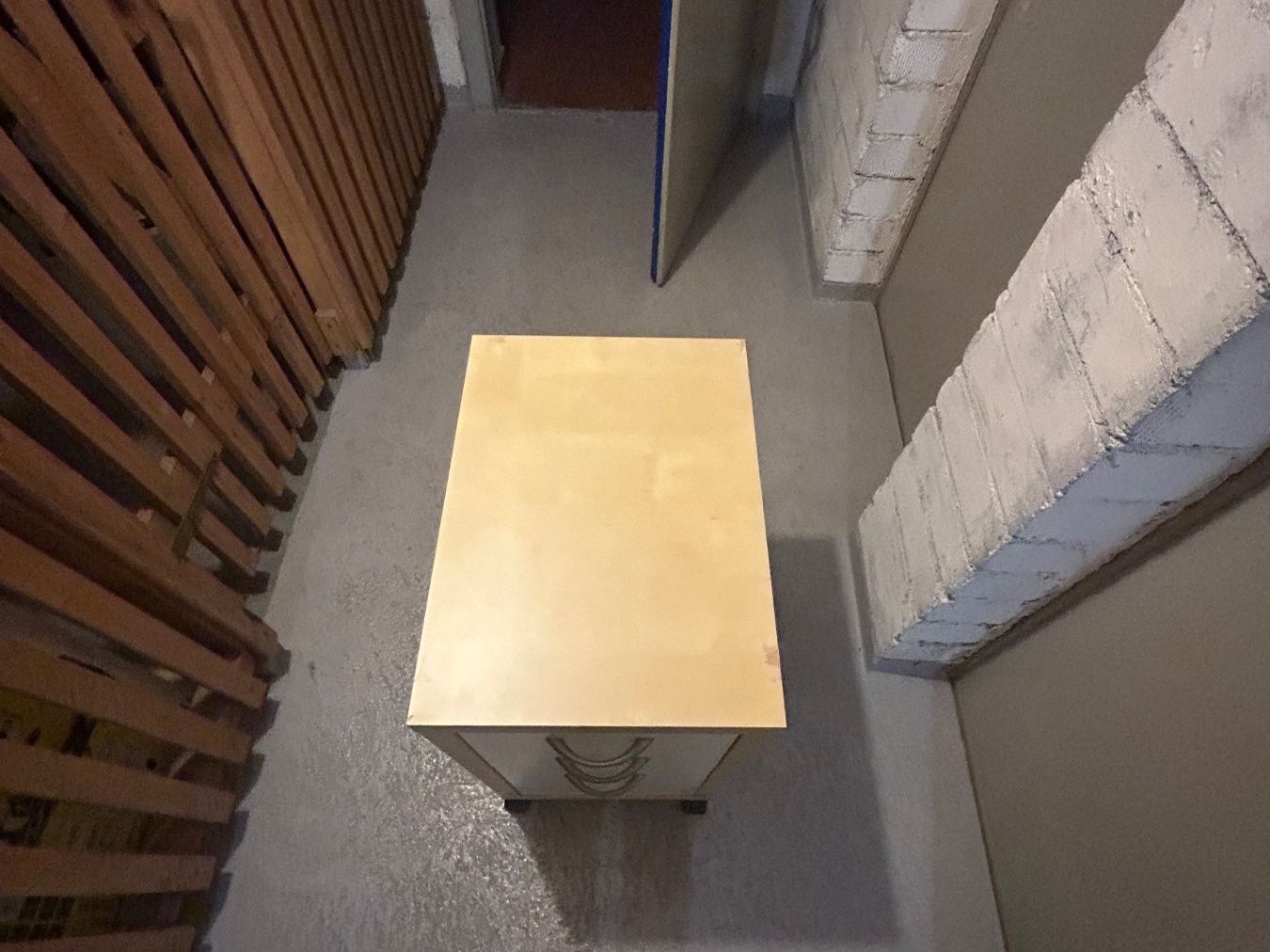 Ikea Scrivanie: Büromöbel Set Tischplatte mit Beinen und Schubladencontainer – Usato da Thun venduto da o_wittwer 4