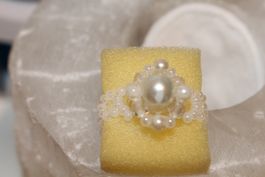 Handgemachter Perlenring – Swarovski Stil – elegant & verste