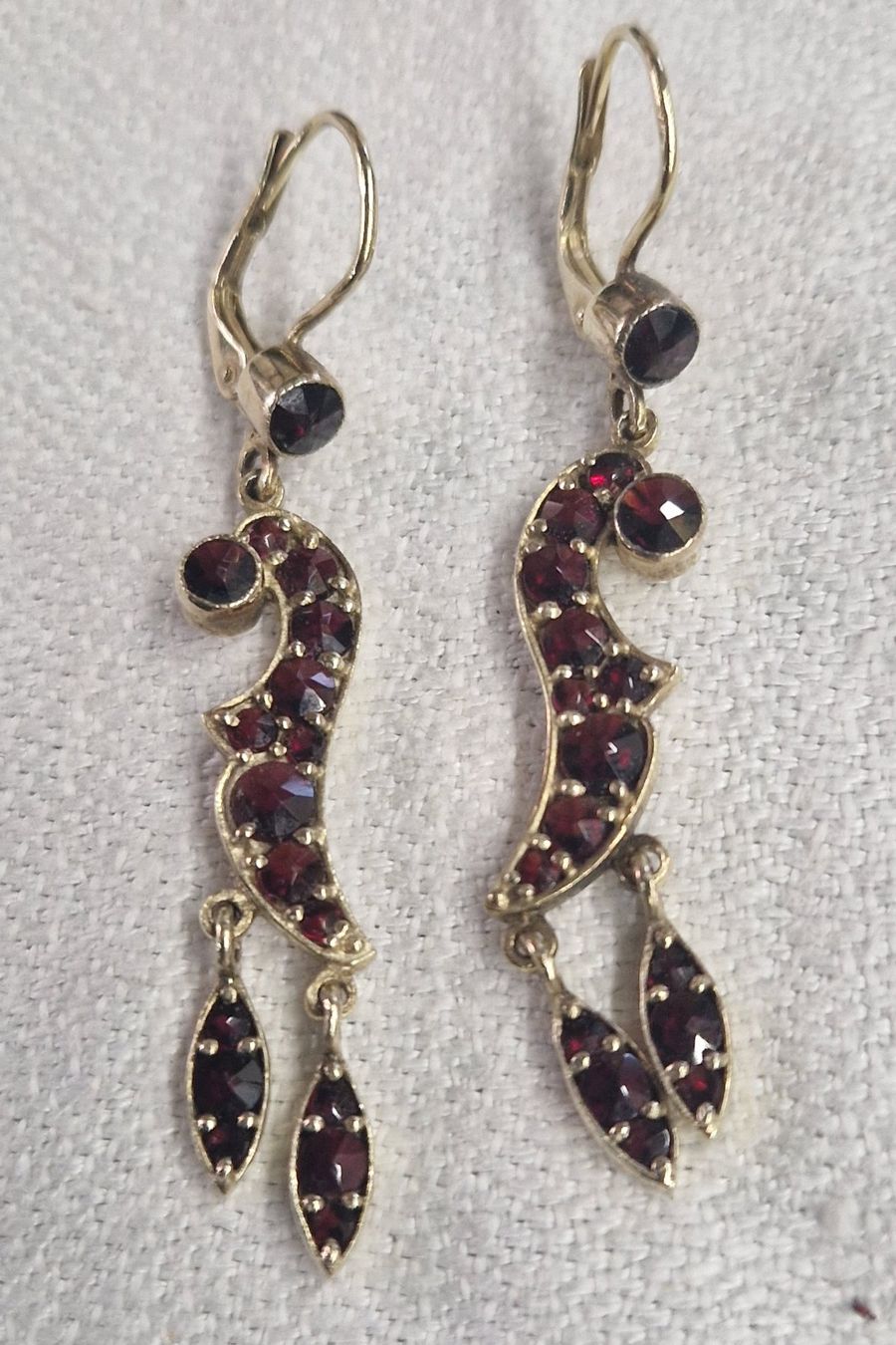 Boucles d'oreille: ORENRINGE GOLD MIT GRANAT – D'occasion à Bilten par Mic2022 2