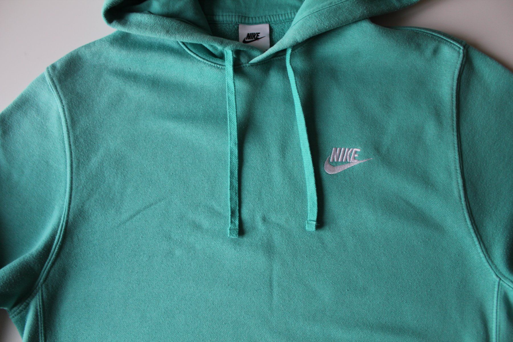 Nike Pulls & Sweat-shirts: Sweat à capuche Nike   t. M – D'occasion à Peseux par Gilloss 2