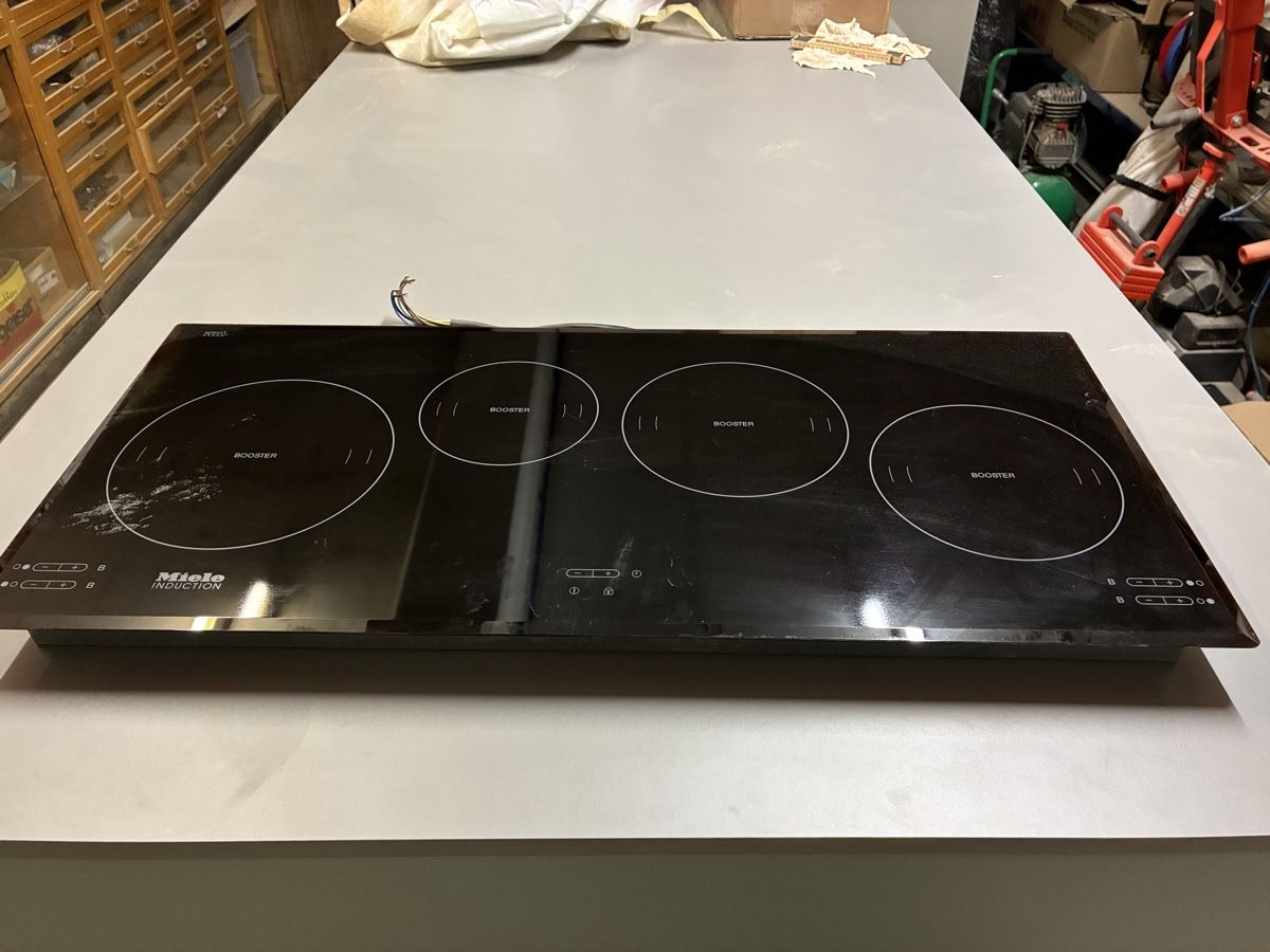 Miele Appareils de cuisine: Miele Induktionskochfeld  – D'occasion à Waldenburg par knu_pm8x