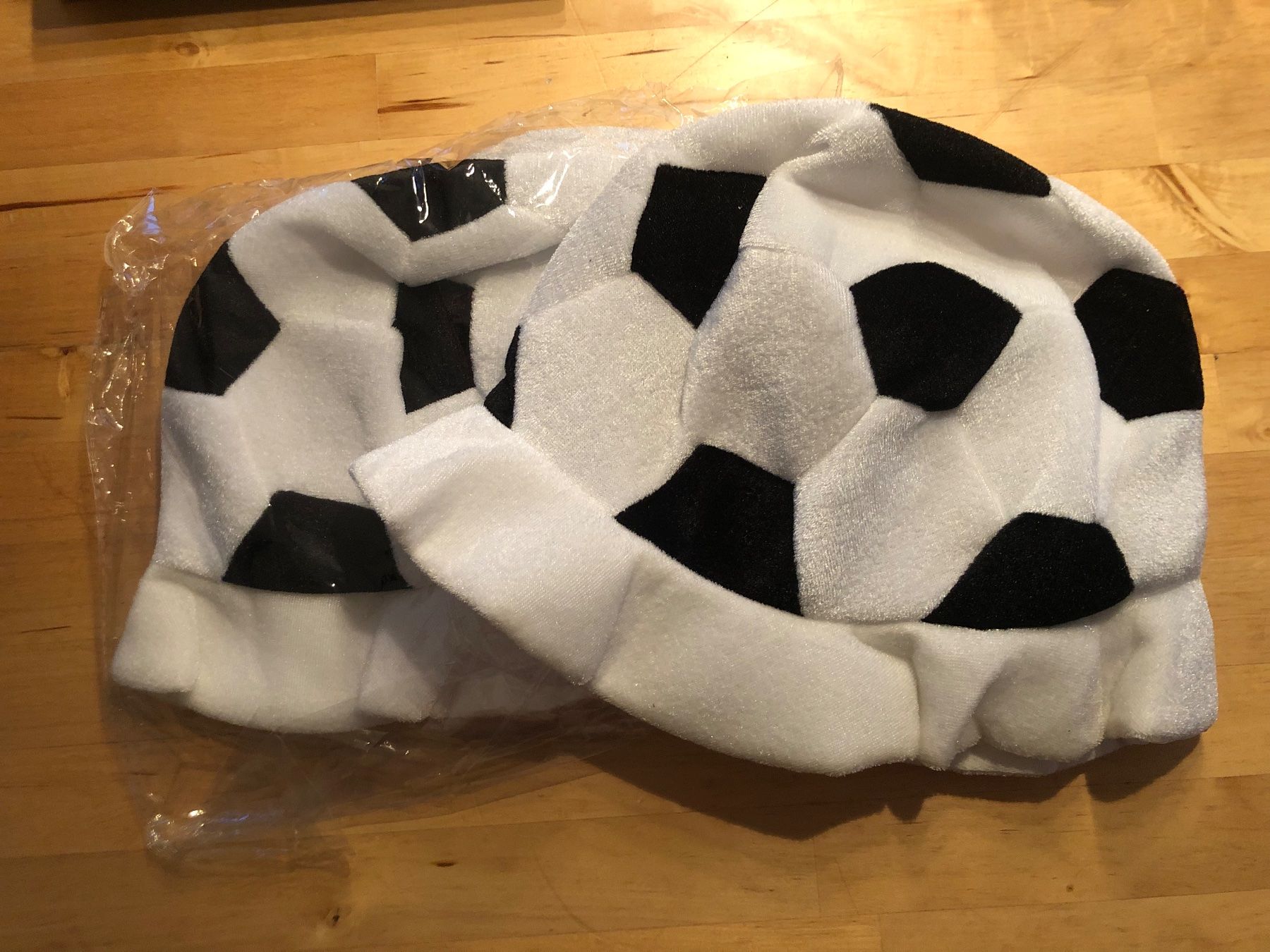 Copricapi, berretti & cappellini: Fussball Hut – Nuovo e nell'imballaggio originale da Rapperswil BE venduto da henslerst 1