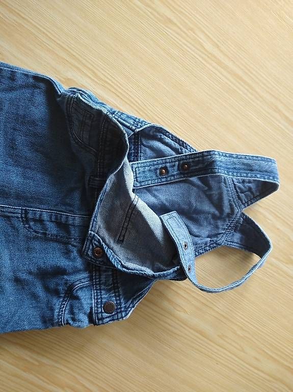 Hosen: Kurze Latzhose Gr.98 – Gebraucht aus Ebnat-Kappel von Schneehas20 1
