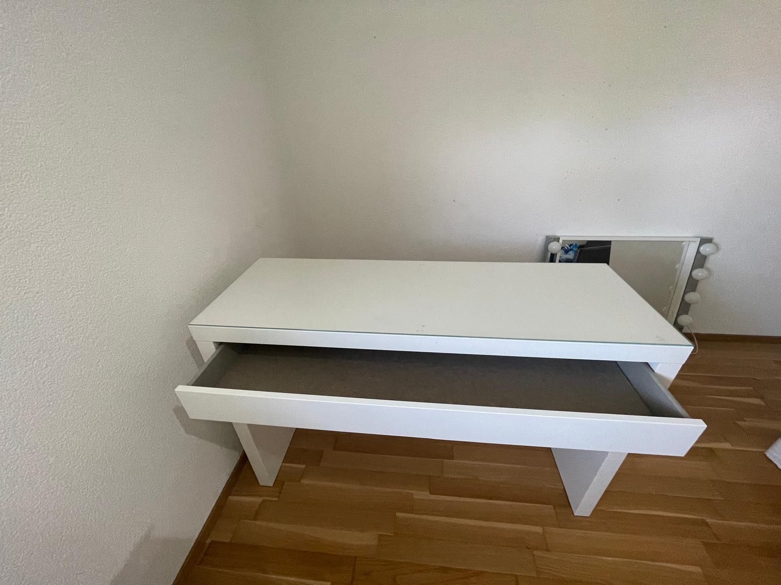 Ikea Tavoli da trucco: Schminktisch von Ikea – Usato da Port venduto da JulieMy 1