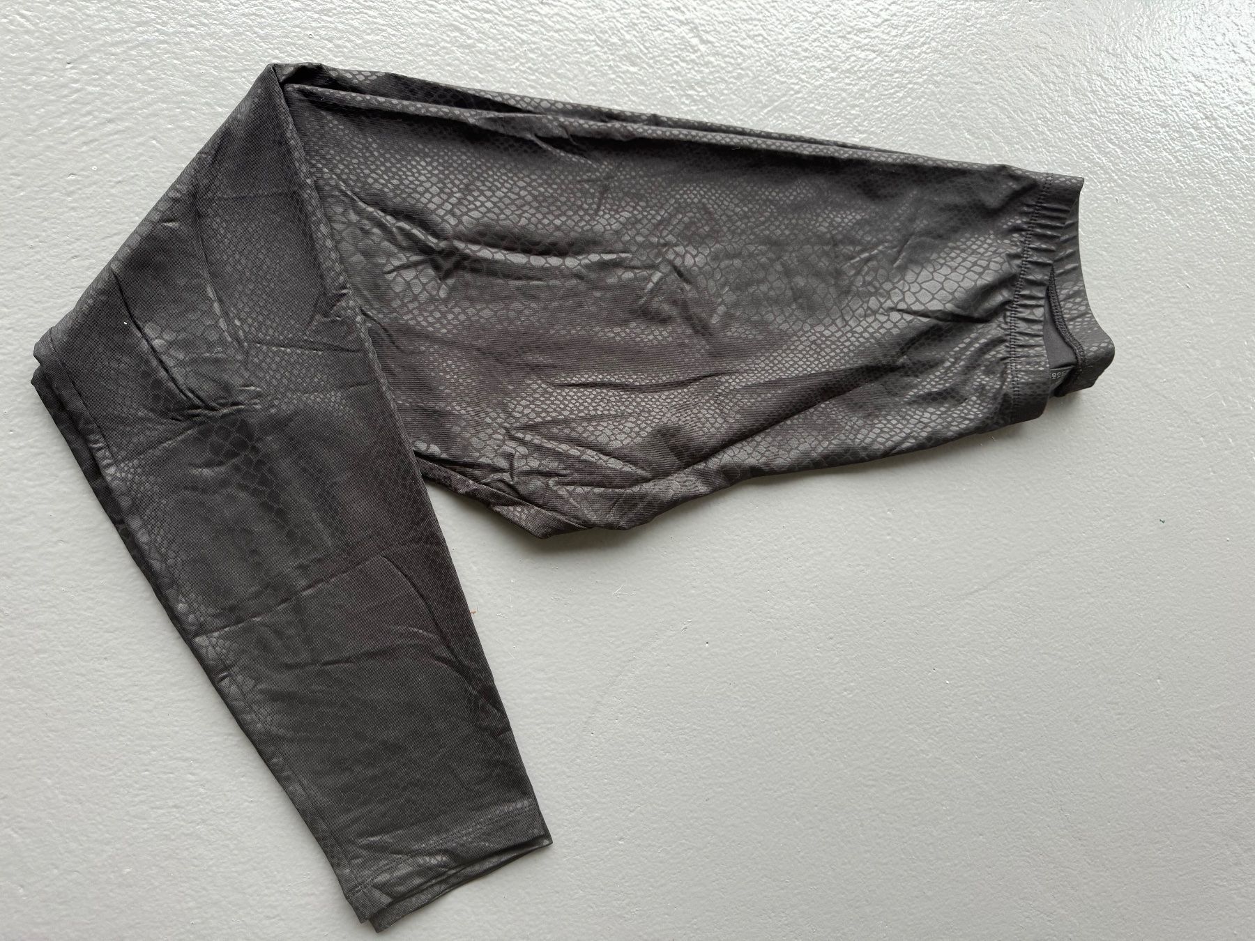 Leggings: Leggins mit Schlangenprint – Usato da Rudolfstetten venduto da krach 1