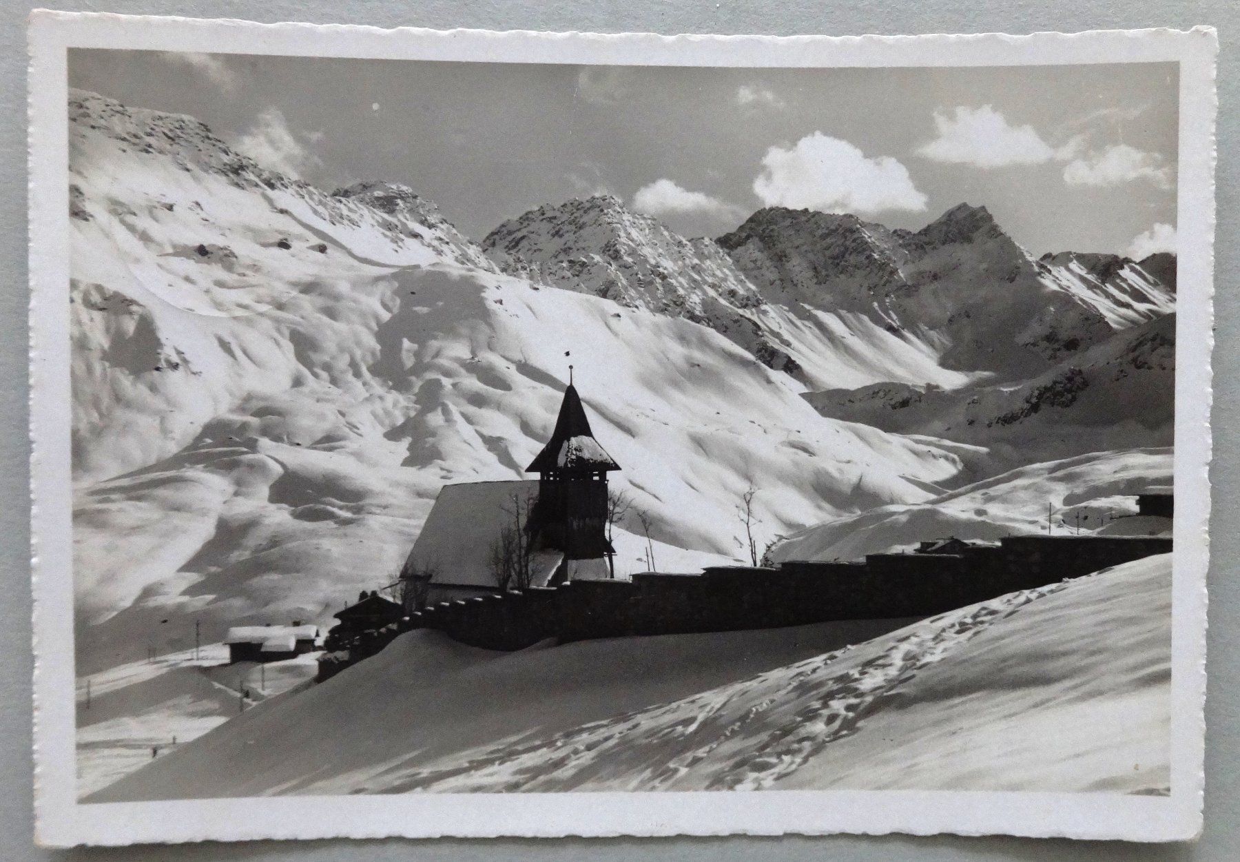 Cartes postales: Aroser Bergkirchli mit Erzhorn – D'occasion à Fétigny par Billy2miny