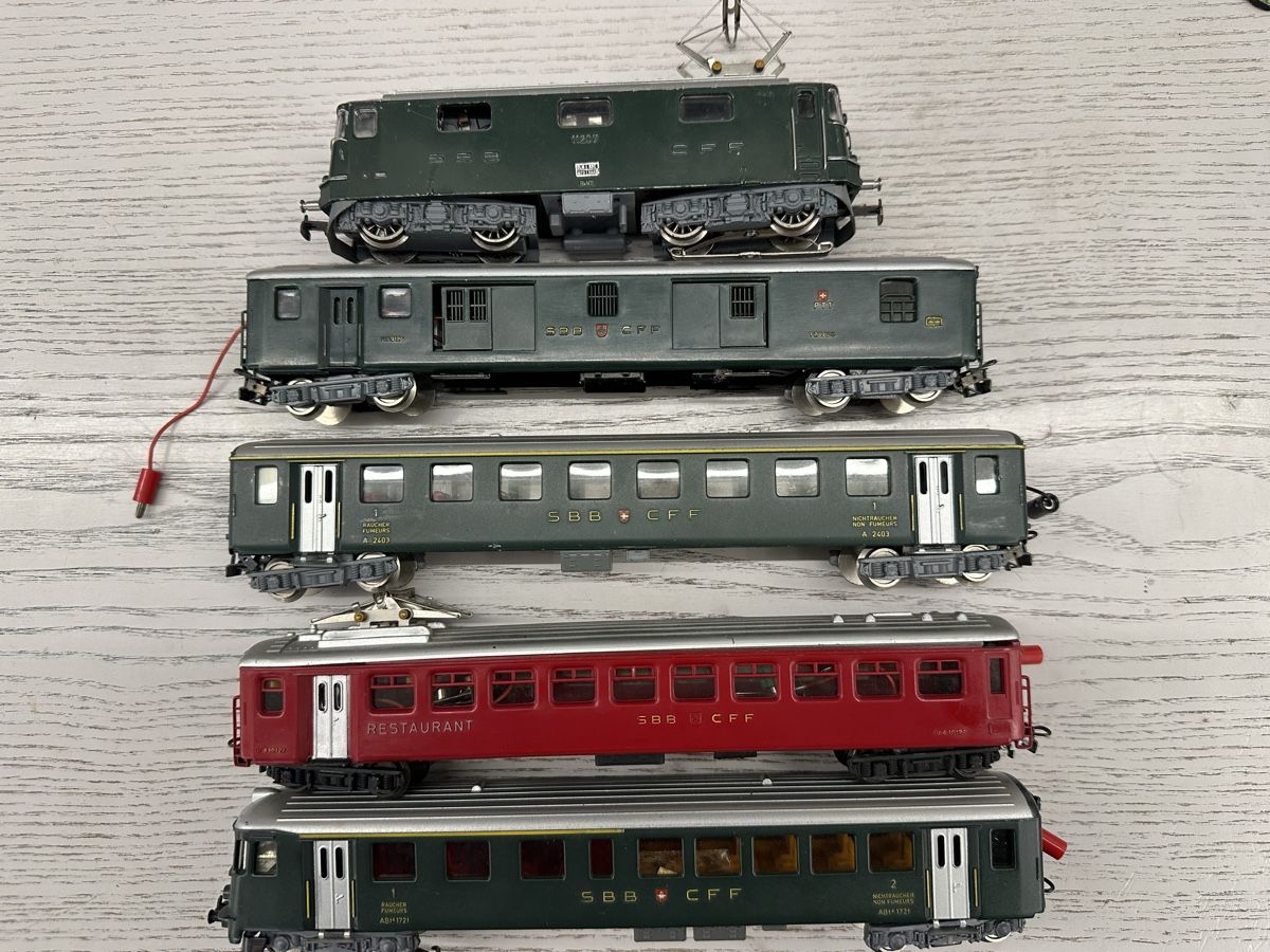 Hag Modelleisenbahnen: Hag SBB Re 4/4 II Personenzug – Gebraucht aus Lupsingen von New-Haven 4