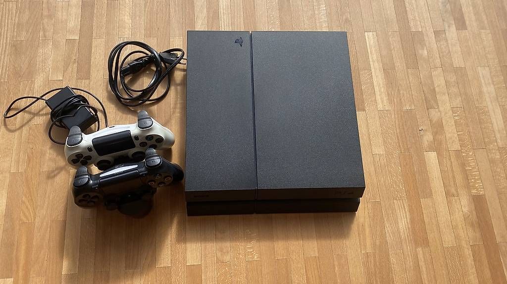 Konsolen: PS4 Slim 500 GB inkl. 2 Controller, 9 Spiele – Gebraucht aus Winterthur von Lini08 2