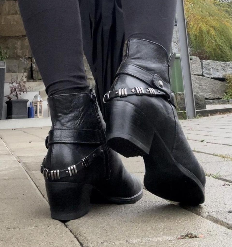 Scarpe da donna: Schwarzer Übergangsschuh👢 – Usato da Winterthur venduto da nik_pr58 3