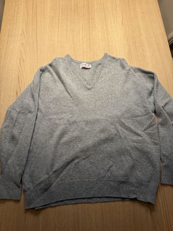 barrie knit 100% lambswool grey