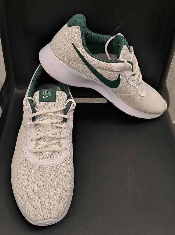 Chaussures hommes: Nike Sneaker - Weiss/Grün.Grösse: EU 44,5 – D'occasion à Pully par vir_58dk 1