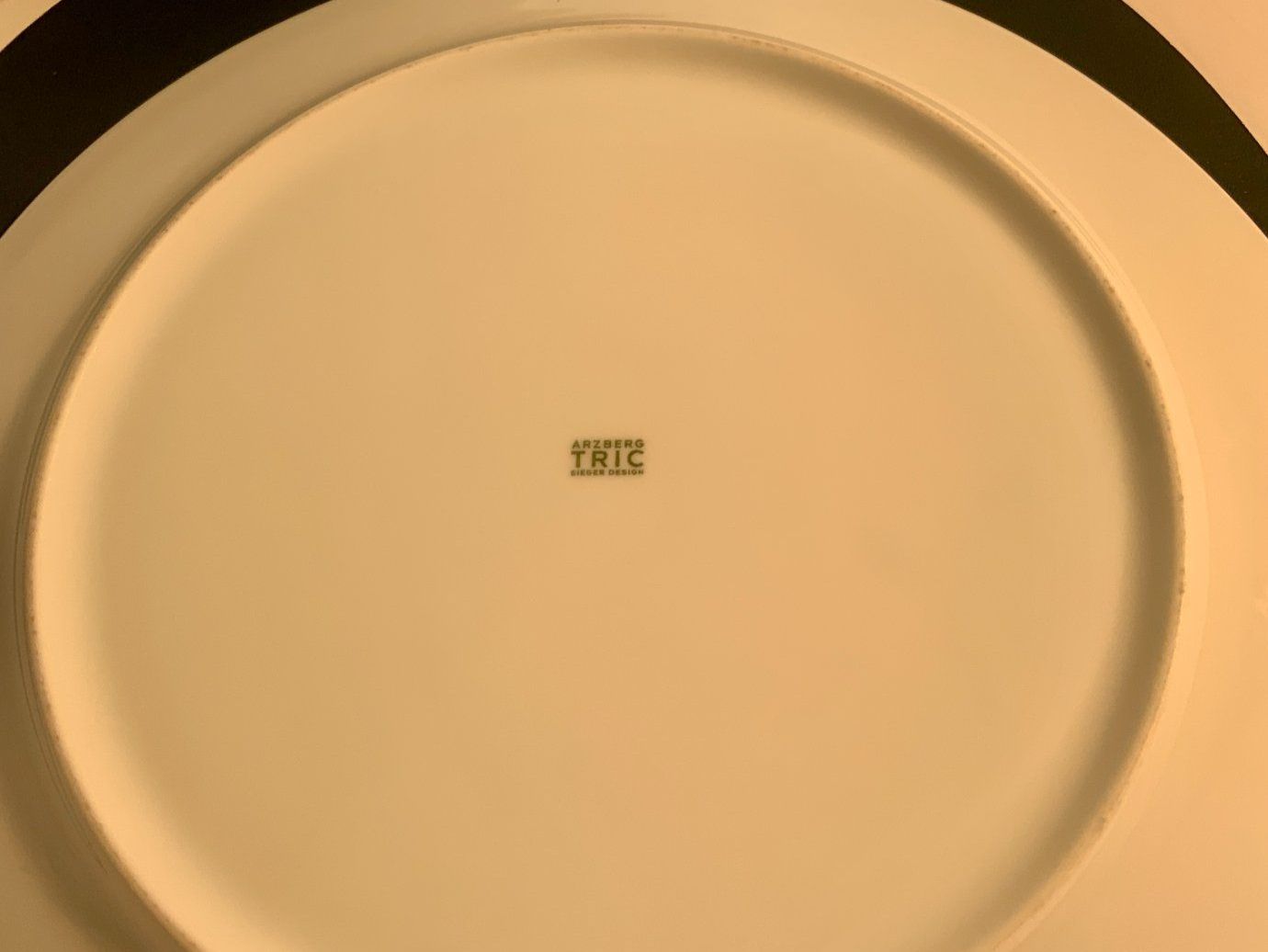 Assiettes: Ein Ofenteller mit Untersetzer – D'occasion à Zürich par Drahtzug 1