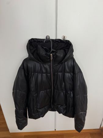 schwarze Winterjacke Zara