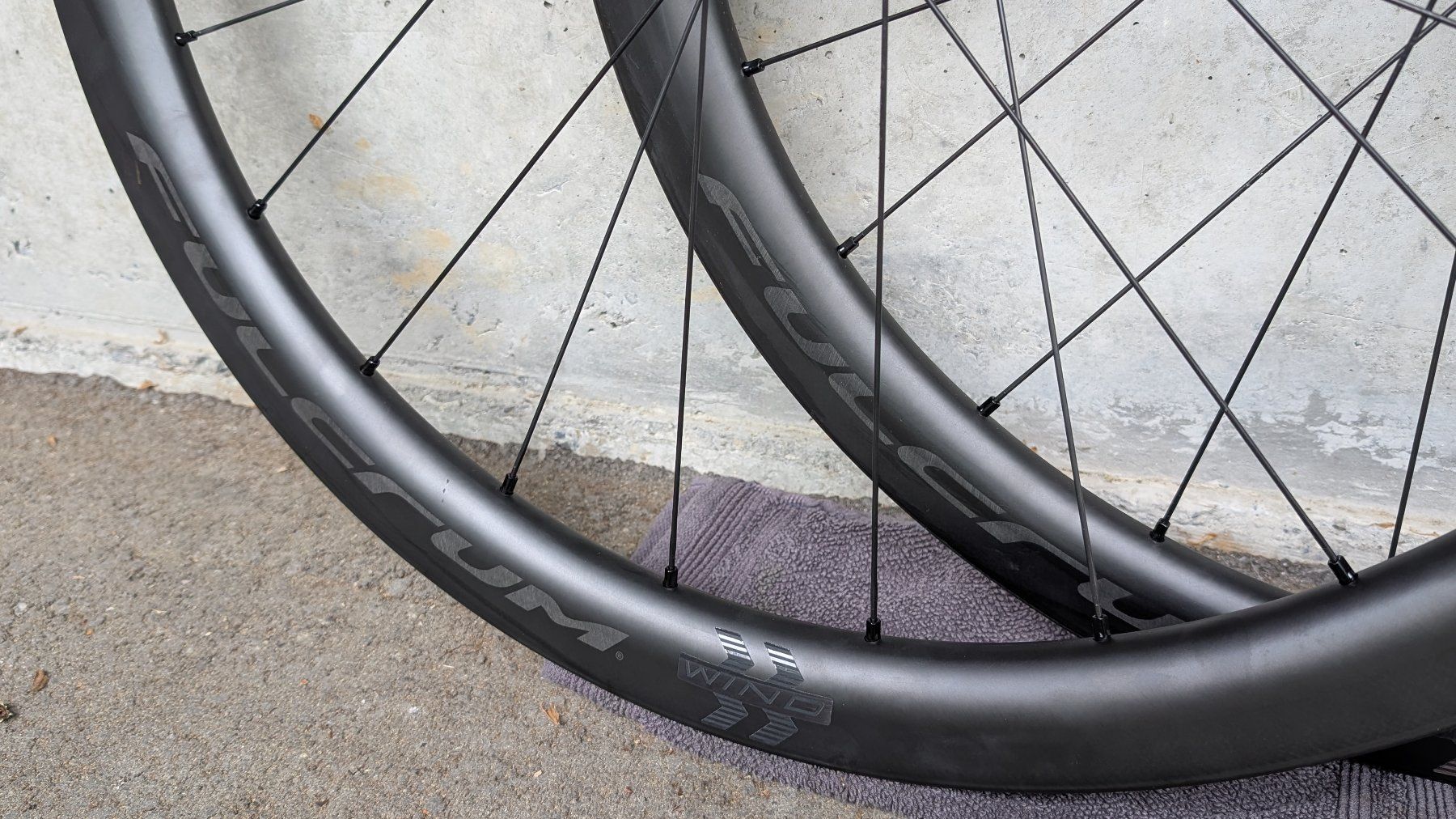 Fulcrum Pezzi di ricambio: Fulcrum Wind 42 Carbonräder – Usato da Liebefeld venduto da Pacem 1