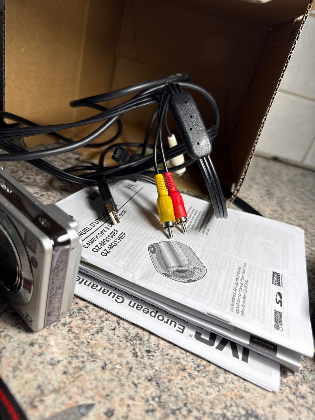 JVC Videocamere: Lot caméra appareil photo – Usato da St imier venduto da sav_bjf9 8