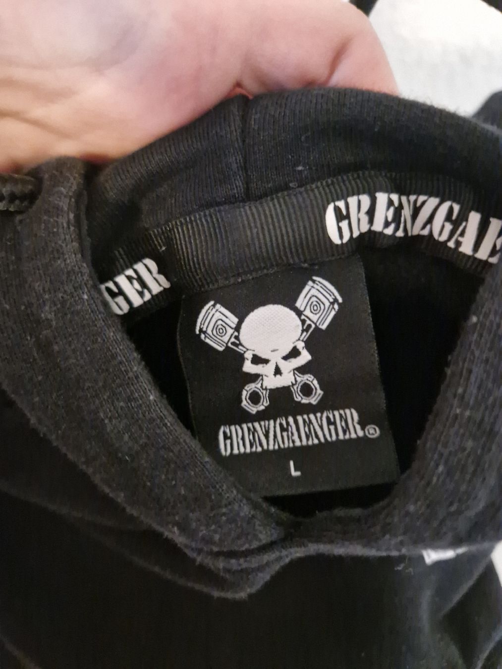 Pullover & Sweatshirts: Grenzgaenger Kapuzenpullover schwarz – Gebraucht aus Wengi b. Büren von J.ae05 2