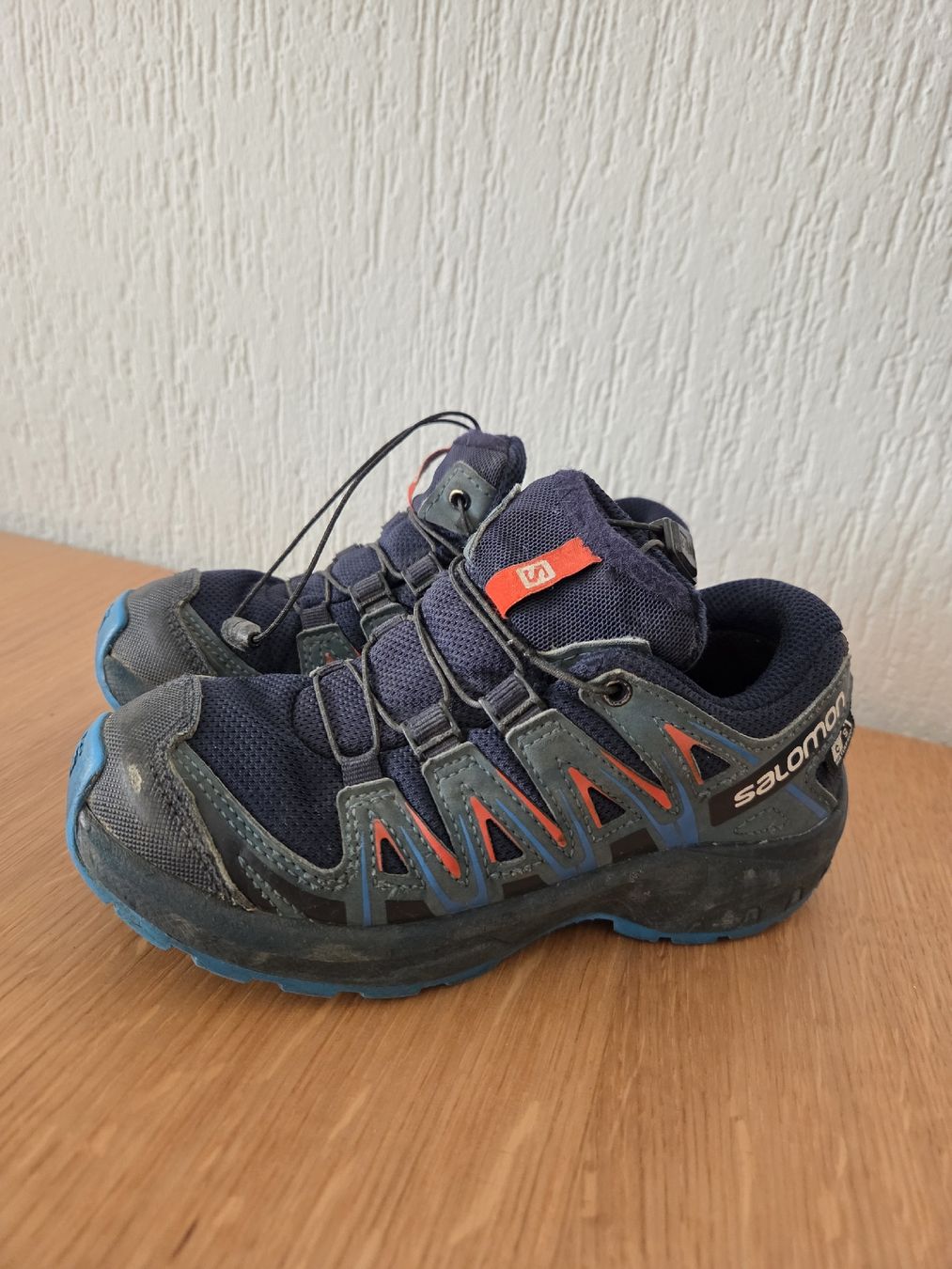 Salomon Scarpe per ragazzi: Salomon GoreTex Trekkingschuhe 31 – Usato da Oberuzwil venduto da Umlobo
