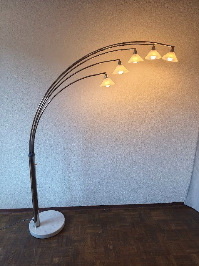 Lampes: Design Klassiker La Lampada Bogenlampe mit 5 Spots dimmbar – D'occasion à Toffen par Immo-Erben