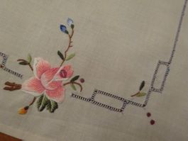 Napperon avec jolies broderies