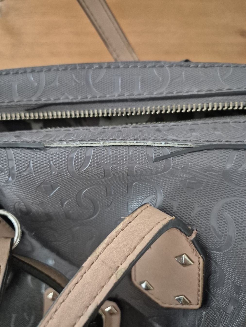 Guess Borse da donna: Guess Handtasche mit Gebrauchsspuren – Usato da Tuggen venduto da Santasbag 4