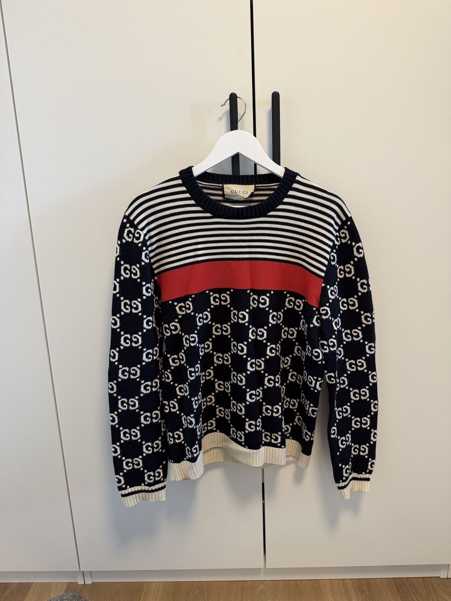 Gucci Maglioni & Felpe: Gucci Herren Pullover gestreift mit Logo Muster blau rot – Usato da Cham venduto da val_m5k2