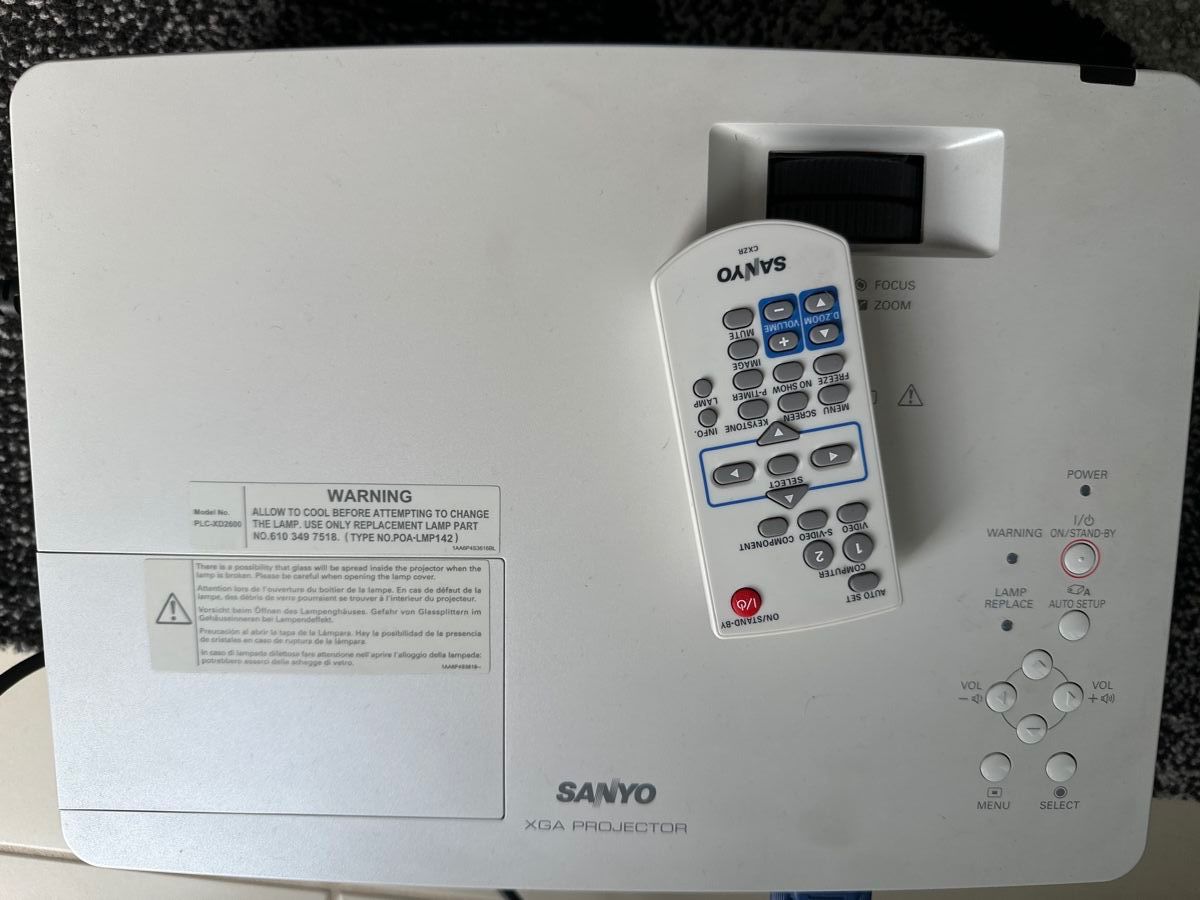 Sanyo Videoprojektoren: Beamer SANYO – Gebraucht aus Mauren von alan.meier