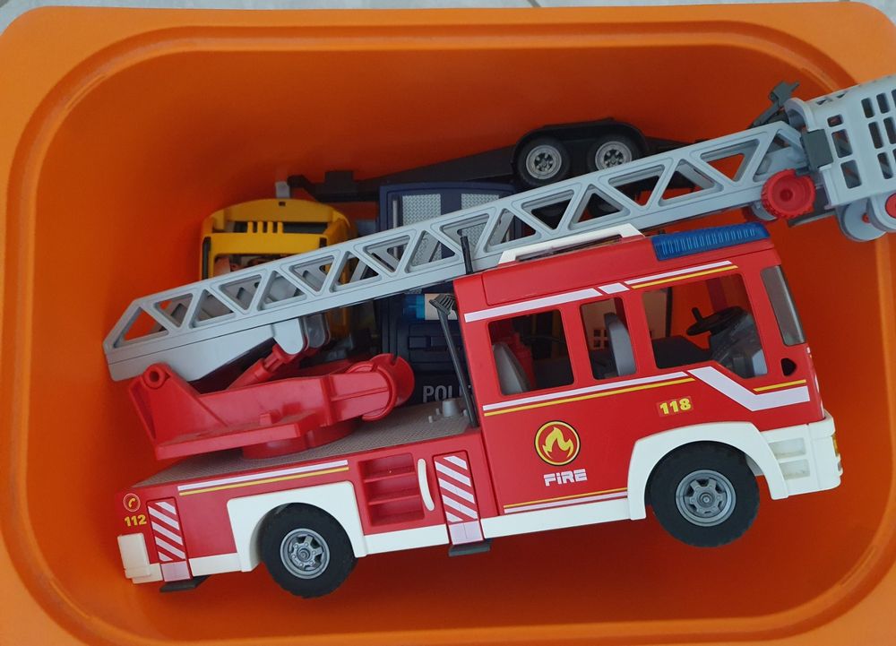  Playmobil Feuerwehrauto 9463 (Gebraucht) in Arth für CHF 17 – mit Illustration 