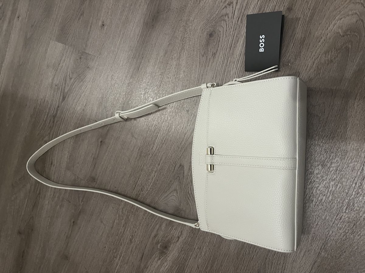 Hugo Boss Borse da donna: Boss Handtasche Lidney 50542067 creme – Usato da Reinach BL venduto da Wasser20052011 1