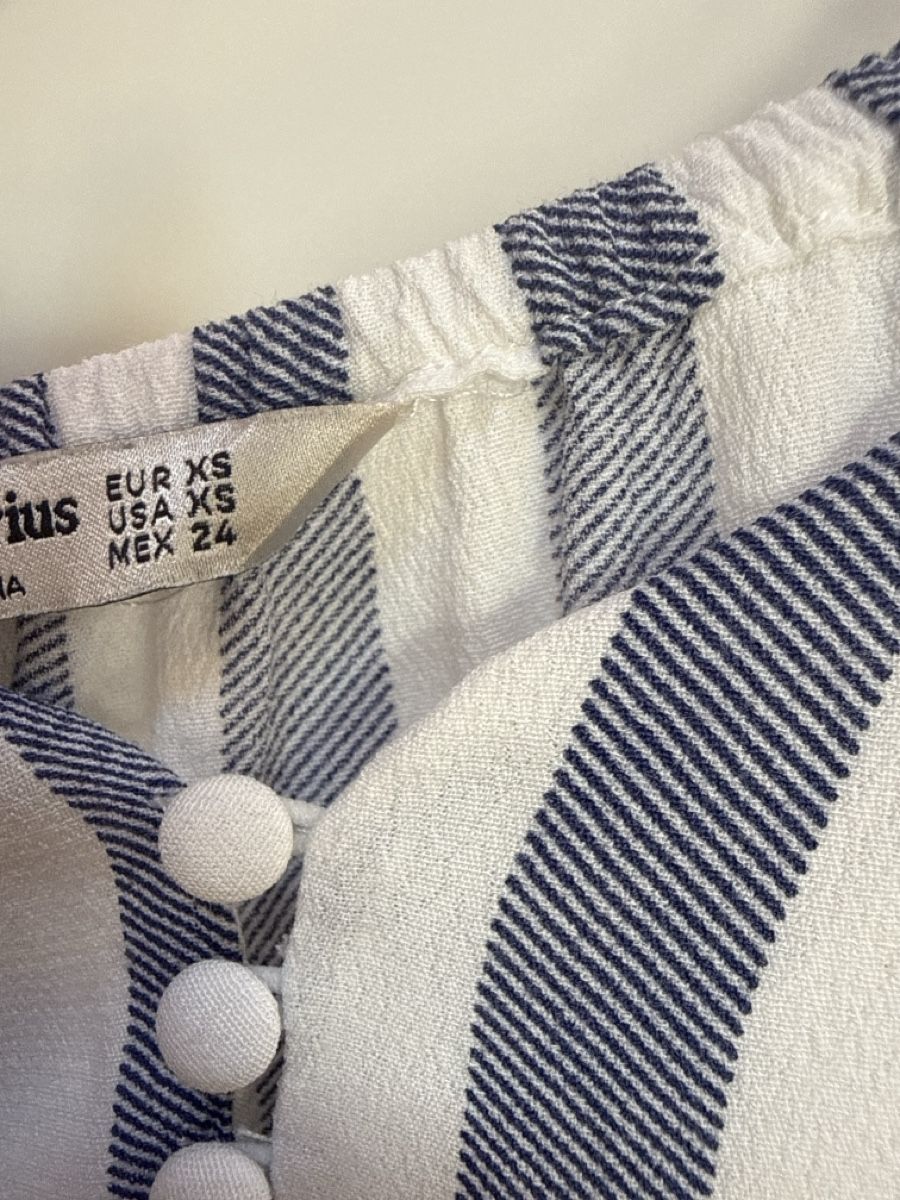Top: Haut blanc et bleu  – Usato da Cartigny venduto da Kelly.11 3