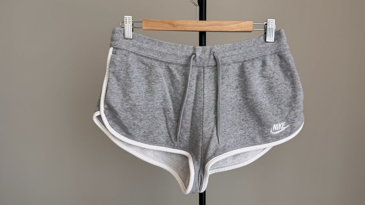 Nike Hosen: Nike Shorts grau Gr. S  – Gebraucht aus HORGEN von vladibarca10