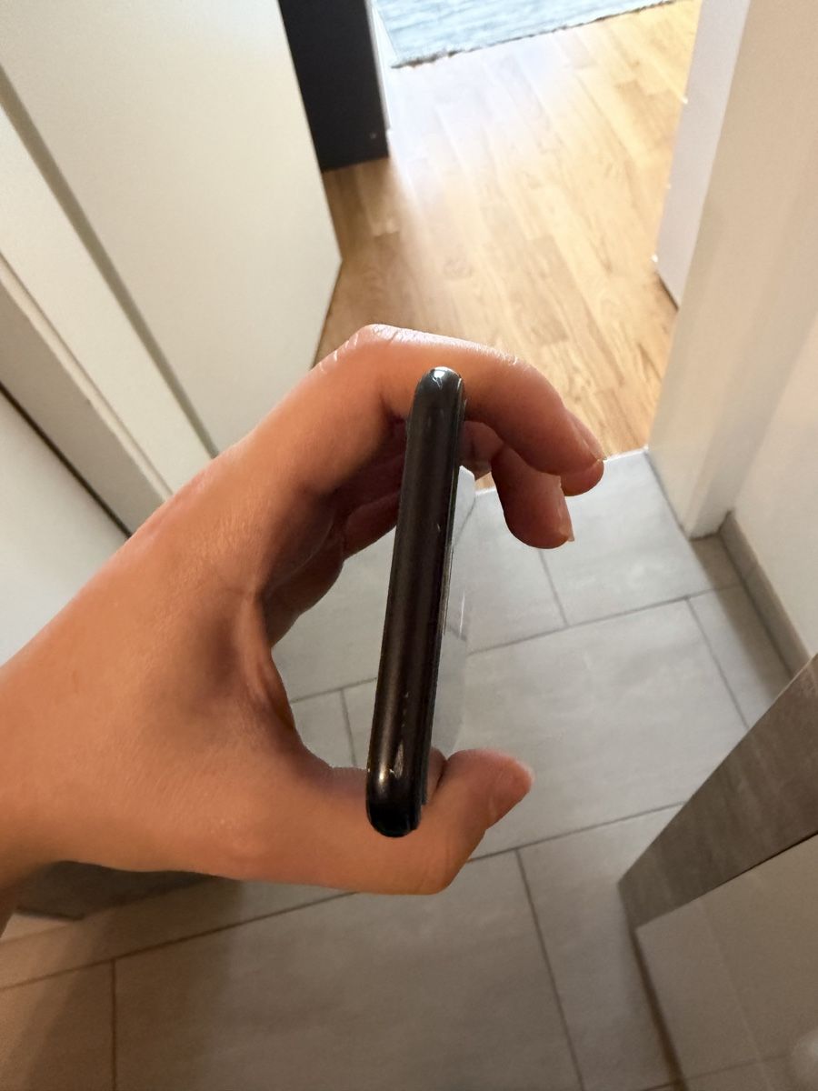 Apple Telefoni cellulari / Smartphones: Smartphone Apple iPhone SE – Usato da Basel venduto da Leyla_12 6