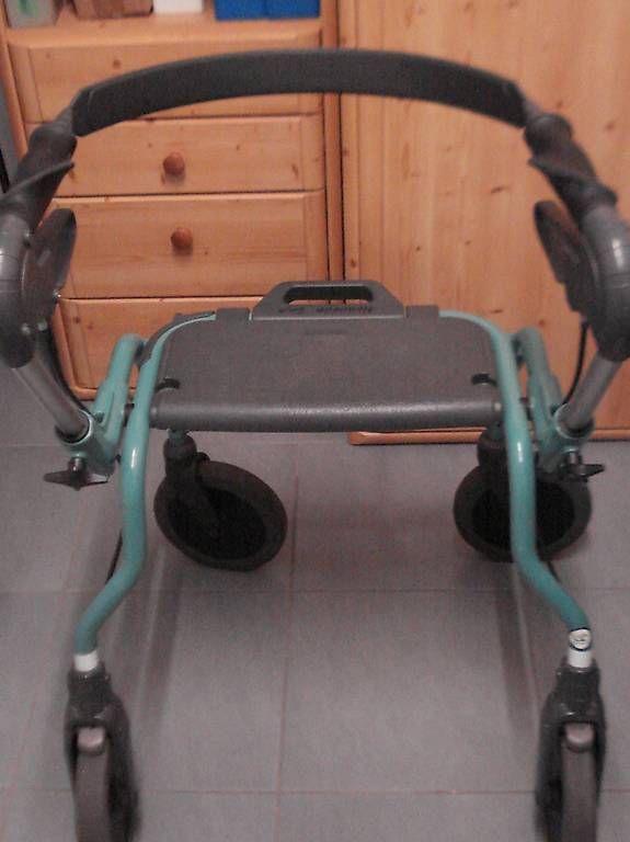 Gehhilfen: Rollator – Gebraucht aus Eschlikon TG von rosenrot5