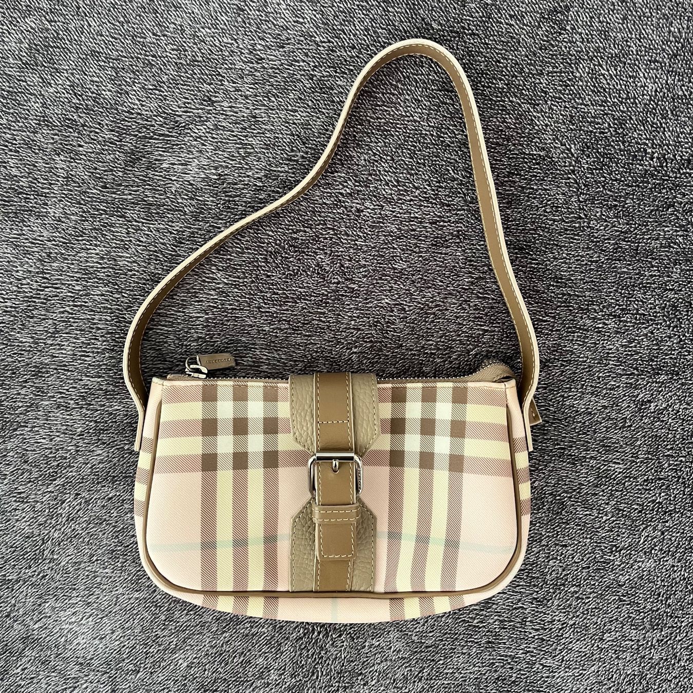 Burberry Taschen für Damen: Burberry Nova Check Shoulder Bag – Gebraucht aus Zug von saskia-chiara
