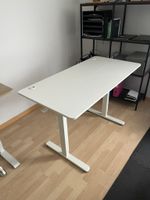 Elektrisch höhenverstellbarer Schreibtisch weiss gebraucht