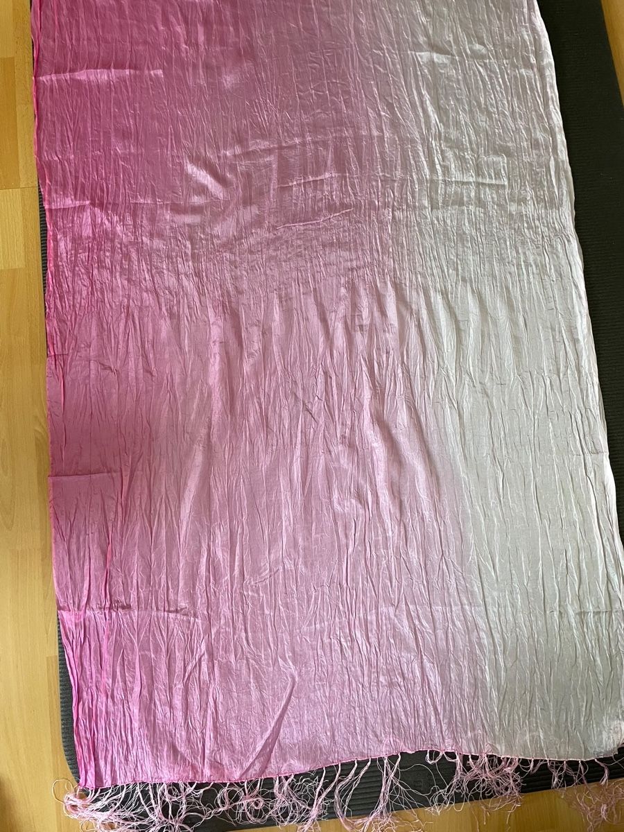 Foulard & Sciarpe: Foulard long en soie rose avec franges  – Nuovo (secondo la descrizione) da Vuippens venduto da ale_6gkb 1