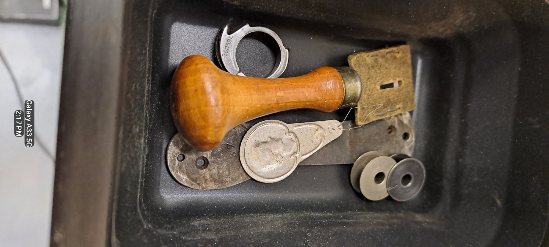 Singer Machines à coudre: Nähmaschine Singer – D'occasion à Bichwil par Zeitlos48 7
