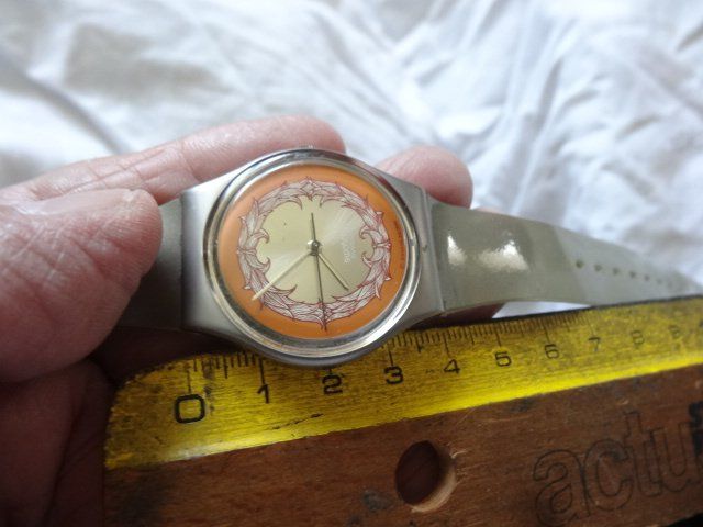 Swatch Montres: S-WATCH  SCHÖNE HERREN UHR,QUARTZ.SCHÖNE FARBE.LÄÜFT – D'occasion à zürich par ahmad01 2