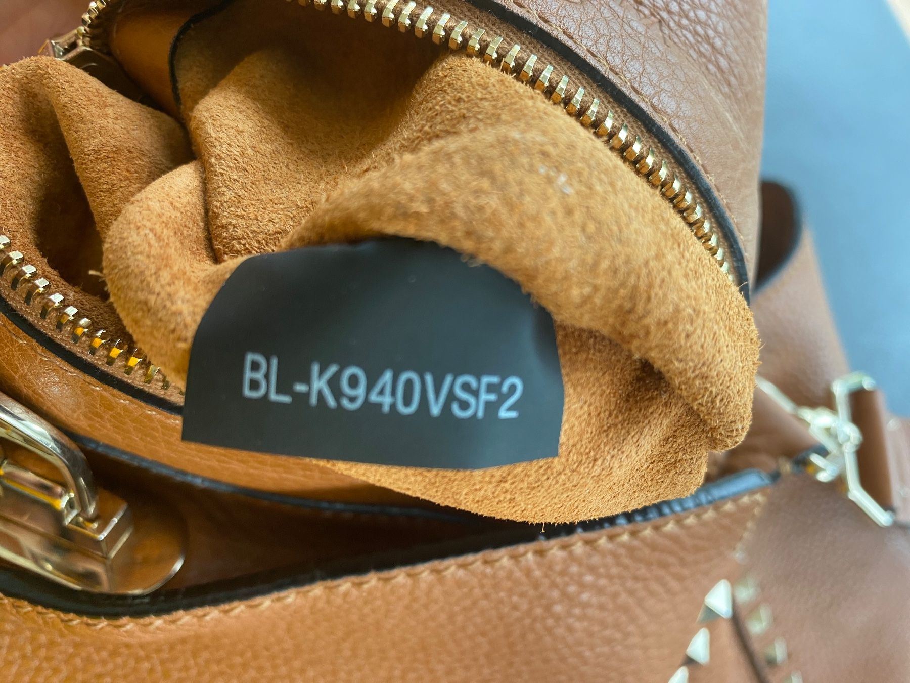 Valentino Taschen für Damen: Valentino Garavani Rockstud Hobo Small – Neu (gemäss Beschreibung) aus Oberägeri von diamante100 2