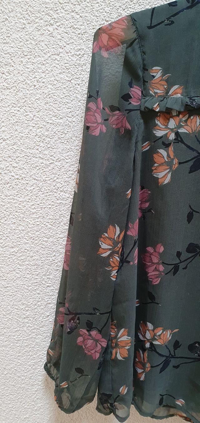 Vero Moda Camicette: Bluse im Frühlings-Look mit Blumenmuster, Gr. M – Usato da Auw venduto da Rosiluci11 1